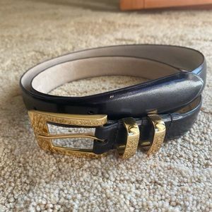 3/$20 Women black color leather belt size M/L